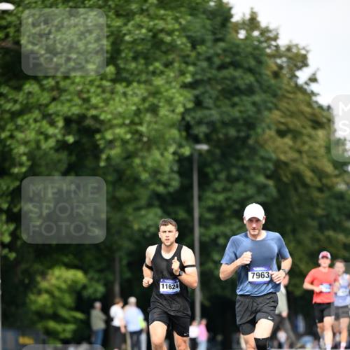 29.06.2025 - hella hamburg halbmarathon Dr. Thomas Lammeyer http://msf.ph/oto/8160367 29.06.2025 09:44:21 Kennedybrücke 2459, 4128, 7963, 9442, 10234 meine-sportfotos.de