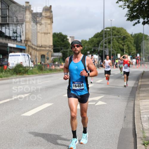 29.06.2025 - hella hamburg halbmarathon Yannick Fuchs http://msf.ph/oto/8160387 29.06.2025 10:20:26 20KM 1271, 2483, 8376, 10867, 11078, 11994, 13913, 14113, 14836, 15483, 16484 meine-sportfotos.de