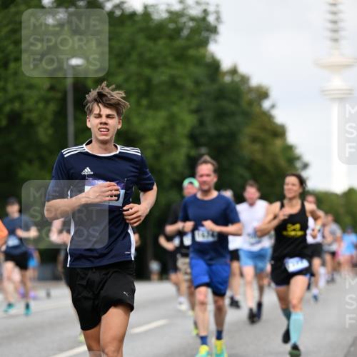 29.06.2025 - hella hamburg halbmarathon Dr. Thomas Lammeyer http://msf.ph/oto/8160391 29.06.2025 10:08:33 Kennedybrücke 1161, 1367, 1377, 1674, 2011, 3413, 3488, 4146, 4488, 4904, 5354, 5365, 5976, 6706, 6709, 8217, 10213, 10756, 10962 meine-sportfotos.de