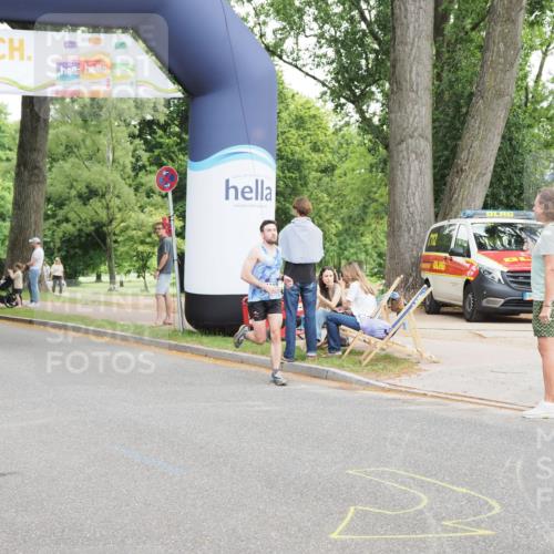 29.06.2025 - hella hamburg halbmarathon MichiJ http://msf.ph/oto/8160398 29.06.2025 10:10:58 Zwischen KM18-KM19 54, 11829 meine-sportfotos.de