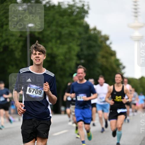 29.06.2025 - hella hamburg halbmarathon Dr. Thomas Lammeyer http://msf.ph/oto/8160401 29.06.2025 10:08:33 Kennedybrücke 1161, 1367, 1377, 1674, 2011, 3413, 3488, 4146, 4488, 4904, 5354, 5365, 5976, 6706, 6709, 8217, 10213, 10756, 10962 meine-sportfotos.de