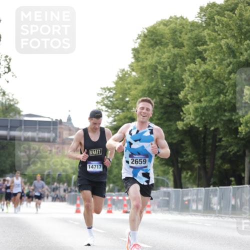 29.06.2025 - hella hamburg halbmarathon Jannik Wohlers http://msf.ph/oto/8160404 29.06.2025 09:39:36 Lombardsbrücke 53, 2144, 2659, 3720, 6380, 11678, 14717, 14933, 16120, 17402 meine-sportfotos.de