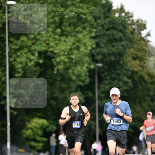 29.06.2025 - hella hamburg halbmarathon Dr. Thomas Lammeyer http://msf.ph/oto/8160405 29.06.2025 09:44:22 Kennedybrücke 2459, 4128, 7963, 9442, 10234 meine-sportfotos.de