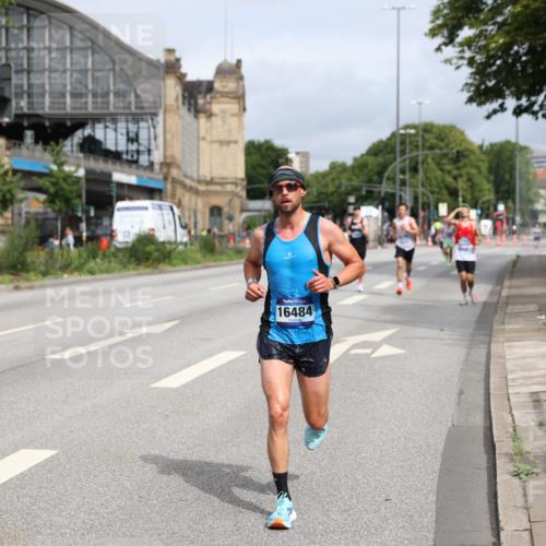 29.06.2025 - hella hamburg halbmarathon Yannick Fuchs http://msf.ph/oto/8160407 29.06.2025 10:20:26 20KM 1271, 2483, 8376, 10867, 11078, 11994, 13913, 14113, 14836, 15483, 16484 meine-sportfotos.de