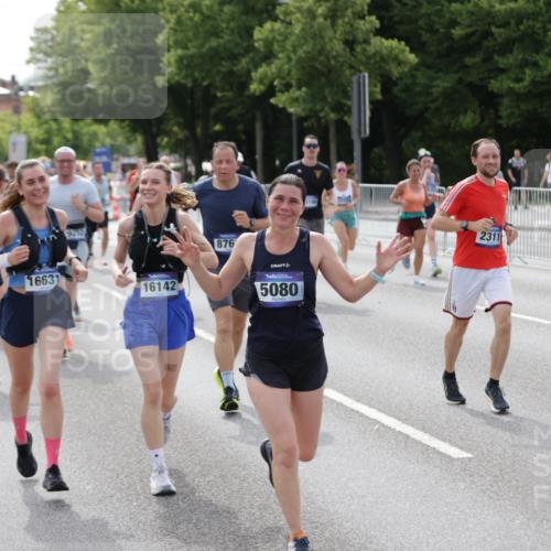 29.06.2025 - hella hamburg halbmarathon Jannik Wohlers http://msf.ph/oto/8160408 29.06.2025 10:18:50 Lombardsbrücke 1718, 1755, 2311, 2589, 2802, 2812, 3105, 3118, 4722, 5034, 5080, 5098, 5178, 5323, 5429, 6249, 6477, 6482, 6542, 7143, 8575, 8761, 8778, 9252, 9652, 9756, 9757, 10039, 10124, 10129, 10966, 11081, 11247, 11602, 12007, 12619, 12621, 13180, 13424, 13544, 13781, 13984, 14000, 14236, 14353, 14593, 15594, 15780, 15802, 16142, 16168, 16490, 16613, 16631, 16925, 17166, 17187, 17238, 17294, 17721, 17736, 17737, 18151 meine-sportfotos.de