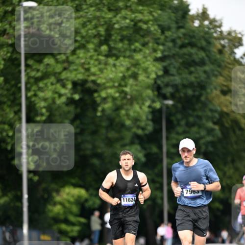 29.06.2025 - hella hamburg halbmarathon Dr. Thomas Lammeyer http://msf.ph/oto/8160411 29.06.2025 09:44:22 Kennedybrücke 2459, 4128, 7963, 9442, 10234 meine-sportfotos.de