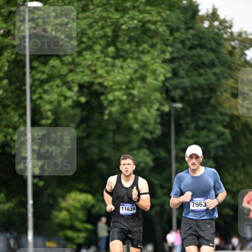 29.06.2025 - hella hamburg halbmarathon Dr. Thomas Lammeyer http://msf.ph/oto/8160425 29.06.2025 09:44:22 Kennedybrücke 2459, 4128, 7963, 9442, 10234 meine-sportfotos.de