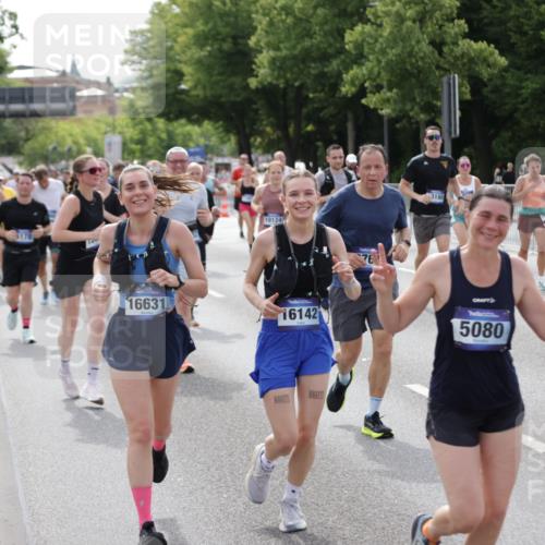 29.06.2025 - hella hamburg halbmarathon Jannik Wohlers http://msf.ph/oto/8160435 29.06.2025 10:18:50 Lombardsbrücke 1718, 1755, 2311, 2589, 2802, 2812, 3105, 3118, 4722, 5034, 5080, 5098, 5178, 5323, 5429, 6249, 6477, 6482, 6542, 7143, 8575, 8761, 8778, 9252, 9652, 9756, 9757, 10039, 10124, 10129, 10966, 11081, 11247, 11602, 12007, 12619, 12621, 13180, 13424, 13544, 13781, 13984, 14000, 14236, 14353, 14593, 15594, 15780, 15802, 16142, 16168, 16490, 16613, 16631, 16925, 17166, 17187, 17238, 17294, 17721, 17736, 17737, 18151 meine-sportfotos.de
