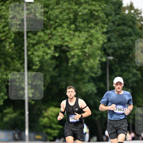 29.06.2025 - hella hamburg halbmarathon Dr. Thomas Lammeyer http://msf.ph/oto/8160445 29.06.2025 09:44:22 Kennedybrücke 2459, 4128, 7963, 9442, 10234 meine-sportfotos.de
