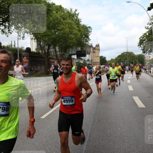 29.06.2025 - hella hamburg halbmarathon Yannick Fuchs http://msf.ph/oto/8160448 29.06.2025 10:38:48 20KM 1057, 1220, 1391, 1415, 1468, 1782, 1902, 1941, 2365, 2402, 2415, 2816, 3004, 3021, 3098, 3305, 3907, 4310, 4691, 4991, 4999, 5231, 5275, 5476, 5884, 6903, 7005, 7191, 7322, 7710, 8722, 8928, 9159, 9444, 10193, 10596, 11469, 12159, 12554, 12711, 13123, 14351, 14667, 14798, 14816, 15185, 15225, 15233, 15280, 16316, 16506, 16893, 17097, 17251, 17729, 17748, 18560, 18806, 19207 meine-sportfotos.de