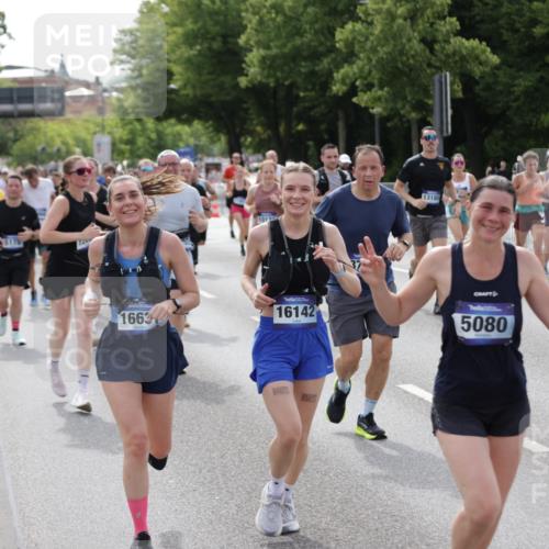 29.06.2025 - hella hamburg halbmarathon Jannik Wohlers http://msf.ph/oto/8160453 29.06.2025 10:18:50 Lombardsbrücke 1718, 1755, 2311, 2589, 2802, 2812, 3105, 3118, 4722, 5034, 5080, 5098, 5178, 5323, 5429, 6249, 6477, 6482, 6542, 7143, 8575, 8761, 8778, 9252, 9652, 9756, 9757, 10039, 10124, 10129, 10966, 11081, 11247, 11602, 12007, 12619, 12621, 13180, 13424, 13544, 13781, 13984, 14000, 14236, 14353, 14593, 15594, 15780, 15802, 16142, 16168, 16490, 16613, 16631, 16925, 17166, 17187, 17238, 17294, 17721, 17736, 17737, 18151 meine-sportfotos.de