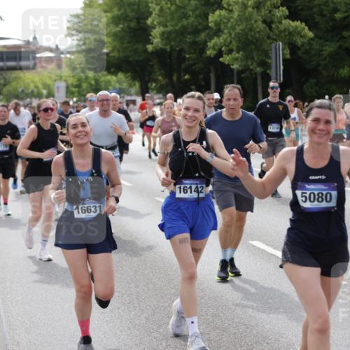 29.06.2025 - hella hamburg halbmarathon Jannik Wohlers http://msf.ph/oto/8160463 29.06.2025 10:18:50 Lombardsbrücke 1718, 1755, 2311, 2589, 2802, 2812, 3105, 3118, 4722, 5034, 5080, 5098, 5178, 5323, 5429, 6249, 6477, 6482, 6542, 7143, 8575, 8761, 8778, 9252, 9652, 9756, 9757, 10039, 10124, 10129, 10966, 11081, 11247, 11602, 12007, 12619, 12621, 13180, 13424, 13544, 13781, 13984, 14000, 14236, 14353, 14593, 15594, 15780, 15802, 16142, 16168, 16490, 16613, 16631, 16925, 17166, 17187, 17238, 17294, 17721, 17736, 17737, 18151 meine-sportfotos.de