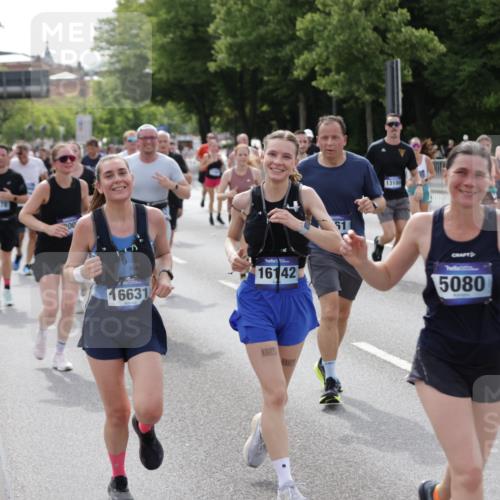 29.06.2025 - hella hamburg halbmarathon Jannik Wohlers http://msf.ph/oto/8160472 29.06.2025 10:18:50 Lombardsbrücke 1718, 1755, 2311, 2589, 2802, 2812, 3105, 3118, 4722, 5034, 5080, 5098, 5178, 5323, 5429, 6249, 6477, 6482, 6542, 7143, 8575, 8761, 8778, 9252, 9652, 9756, 9757, 10039, 10124, 10129, 10966, 11081, 11247, 11602, 12007, 12619, 12621, 13180, 13424, 13544, 13781, 13984, 14000, 14236, 14353, 14593, 15594, 15780, 15802, 16142, 16168, 16490, 16613, 16631, 16925, 17166, 17187, 17238, 17294, 17721, 17736, 17737, 18151 meine-sportfotos.de