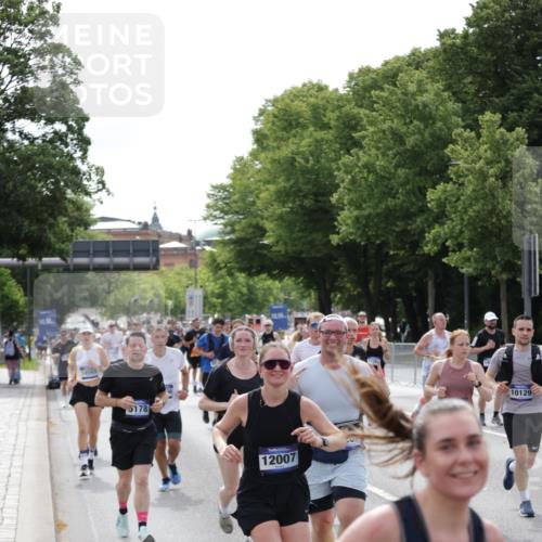 29.06.2025 - hella hamburg halbmarathon Jannik Wohlers http://msf.ph/oto/8160499 29.06.2025 10:18:51 Lombardsbrücke 1718, 1755, 2311, 2589, 2802, 2812, 2895, 3118, 4722, 5034, 5080, 5098, 5178, 5429, 6249, 6477, 6482, 6542, 7143, 8575, 8761, 8778, 9252, 9652, 9756, 10039, 10124, 10129, 10966, 11081, 11247, 11602, 12007, 12619, 12621, 12741, 13180, 13424, 13544, 13781, 13984, 14000, 14593, 15594, 15780, 15802, 15817, 16142, 16168, 16490, 16613, 16631, 17166, 17187, 17294, 17721, 17736, 17737, 18151 meine-sportfotos.de