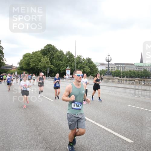 29.06.2025 - hella hamburg halbmarathon Jannik Wohlers http://msf.ph/oto/8160503 29.06.2025 10:54:59 Lombardsbrücke 1873, 1917, 3115, 3157, 3577, 4039, 4628, 5040, 5483, 5487, 7219, 7680, 7766, 8403, 8519, 8626, 9857, 9858, 10458, 10559, 10885, 11109, 12902, 13098, 13230, 14727, 15152, 15160, 15581, 15843, 16267, 16385, 16533, 16855, 17019, 17396, 18670, 18972, 19199 meine-sportfotos.de