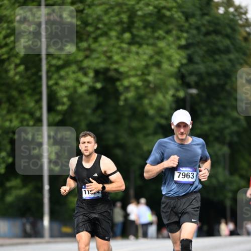 29.06.2025 - hella hamburg halbmarathon Dr. Thomas Lammeyer http://msf.ph/oto/8160514 29.06.2025 09:44:23 Kennedybrücke 2459, 4128, 7963, 9442, 10234 meine-sportfotos.de