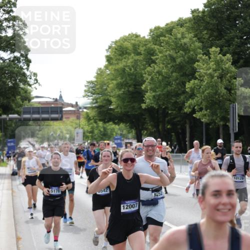29.06.2025 - hella hamburg halbmarathon Jannik Wohlers http://msf.ph/oto/8160522 29.06.2025 10:18:51 Lombardsbrücke 1718, 1755, 2311, 2589, 2802, 2812, 2895, 3118, 4722, 5034, 5080, 5098, 5178, 5429, 6249, 6477, 6482, 6542, 7143, 8575, 8761, 8778, 9252, 9652, 9756, 10039, 10124, 10129, 10966, 11081, 11247, 11602, 12007, 12619, 12621, 12741, 13180, 13424, 13544, 13781, 13984, 14000, 14593, 15594, 15780, 15802, 15817, 16142, 16168, 16490, 16613, 16631, 17166, 17187, 17294, 17721, 17736, 17737, 18151 meine-sportfotos.de