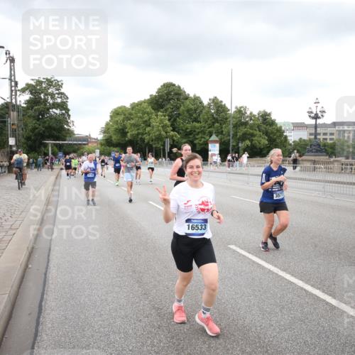 29.06.2025 - hella hamburg halbmarathon Jannik Wohlers http://msf.ph/oto/8160523 29.06.2025 10:55:00 Lombardsbrücke 1873, 1917, 3115, 3157, 3577, 4039, 4628, 5040, 5483, 5487, 7219, 7680, 7766, 8403, 8519, 8626, 9614, 9618, 9857, 9858, 10458, 10559, 10885, 11109, 12902, 13098, 13230, 14727, 15152, 15160, 15581, 15843, 16267, 16385, 16533, 16855, 17019, 17396, 18670, 18972, 19199 meine-sportfotos.de