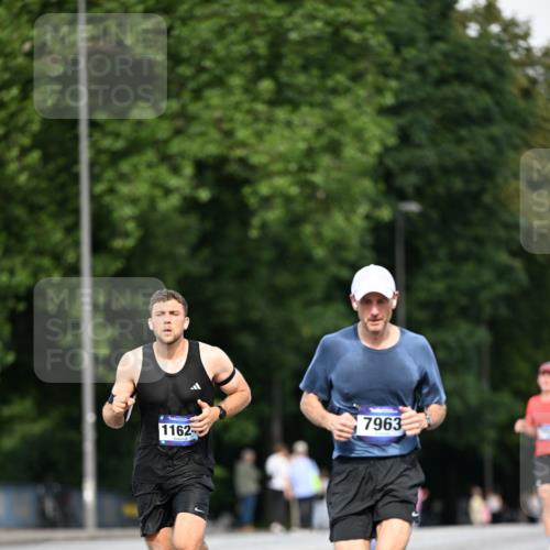 29.06.2025 - hella hamburg halbmarathon Dr. Thomas Lammeyer http://msf.ph/oto/8160524 29.06.2025 09:44:23 Kennedybrücke 2459, 4128, 7963, 9442, 10234 meine-sportfotos.de