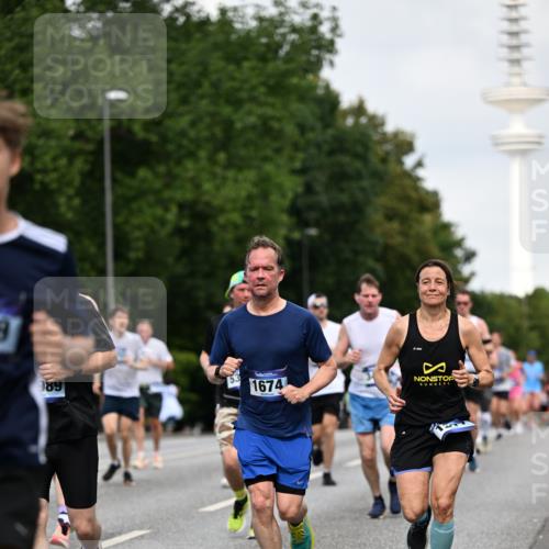 29.06.2025 - hella hamburg halbmarathon Dr. Thomas Lammeyer http://msf.ph/oto/8160532 29.06.2025 10:08:34 Kennedybrücke 1161, 1367, 1377, 1674, 2011, 3413, 3488, 4146, 4488, 4904, 5354, 5365, 5976, 6311, 6706, 6709, 8217, 10213, 10756, 10962 meine-sportfotos.de