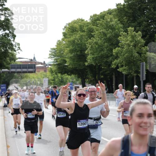 29.06.2025 - hella hamburg halbmarathon Jannik Wohlers http://msf.ph/oto/8160533 29.06.2025 10:18:51 Lombardsbrücke 1718, 1755, 2311, 2589, 2802, 2812, 2895, 3118, 4722, 5034, 5080, 5098, 5178, 5429, 6249, 6477, 6482, 6542, 7143, 8575, 8761, 8778, 9252, 9652, 9756, 10039, 10124, 10129, 10966, 11081, 11247, 11602, 12007, 12619, 12621, 12741, 13180, 13424, 13544, 13781, 13984, 14000, 14593, 15594, 15780, 15802, 15817, 16142, 16168, 16490, 16613, 16631, 17166, 17187, 17294, 17721, 17736, 17737, 18151 meine-sportfotos.de
