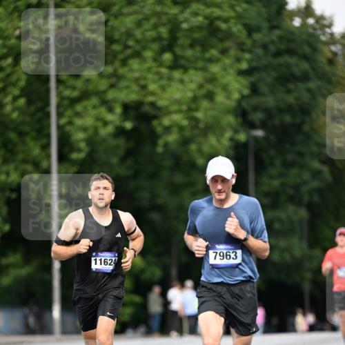 29.06.2025 - hella hamburg halbmarathon Dr. Thomas Lammeyer http://msf.ph/oto/8160539 29.06.2025 09:44:23 Kennedybrücke 2459, 4128, 7963, 9442, 10234 meine-sportfotos.de