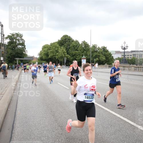 29.06.2025 - hella hamburg halbmarathon Jannik Wohlers http://msf.ph/oto/8160543 29.06.2025 10:55:00 Lombardsbrücke 1873, 1917, 3115, 3157, 3577, 4039, 4628, 5040, 5483, 5487, 7219, 7680, 7766, 8403, 8519, 8626, 9614, 9618, 9857, 9858, 10458, 10559, 10885, 11109, 12902, 13098, 13230, 14727, 15152, 15160, 15581, 15843, 16267, 16385, 16533, 16855, 17019, 17396, 18670, 18972, 19199 meine-sportfotos.de