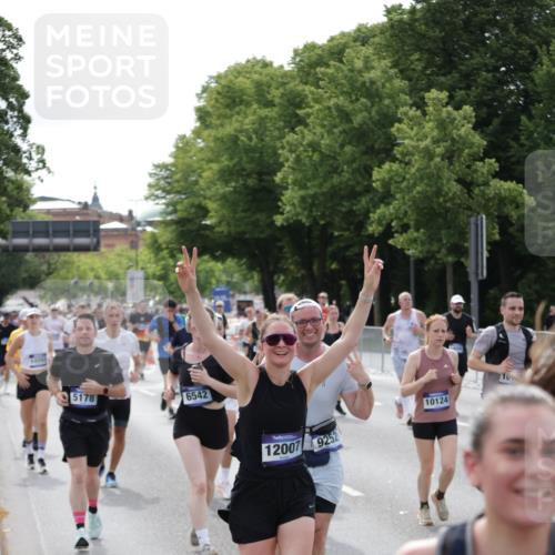 29.06.2025 - hella hamburg halbmarathon Jannik Wohlers http://msf.ph/oto/8160552 29.06.2025 10:18:52 Lombardsbrücke 1332, 1718, 1755, 2311, 2589, 2795, 2802, 2812, 2895, 4722, 5034, 5080, 5098, 5178, 5429, 6249, 6477, 6482, 6542, 7143, 8575, 8761, 8778, 9252, 9652, 10039, 10124, 10129, 10966, 11081, 11247, 11602, 12007, 12619, 12621, 12741, 13180, 13424, 13544, 13781, 13984, 14000, 14593, 15594, 15780, 15802, 15817, 16142, 16168, 16490, 16613, 16631, 16951, 16952, 17187, 17721, 17736, 17737, 18151 meine-sportfotos.de