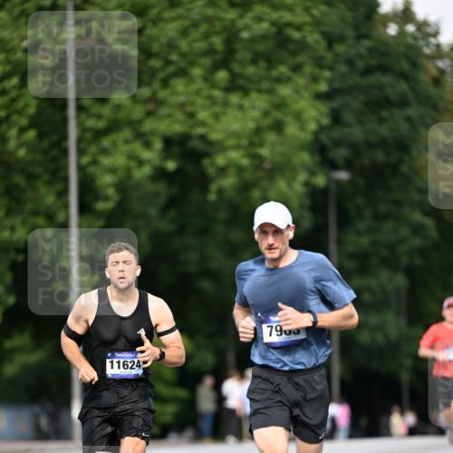 29.06.2025 - hella hamburg halbmarathon Dr. Thomas Lammeyer http://msf.ph/oto/8160554 29.06.2025 09:44:23 Kennedybrücke 2459, 4128, 7963, 9442, 10234 meine-sportfotos.de