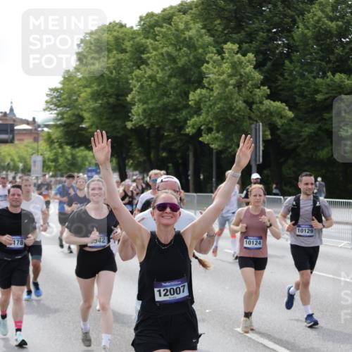 29.06.2025 - hella hamburg halbmarathon Jannik Wohlers http://msf.ph/oto/8160570 29.06.2025 10:18:52 Lombardsbrücke 1332, 1718, 1755, 2311, 2589, 2795, 2802, 2812, 2895, 4722, 5034, 5080, 5098, 5178, 5429, 6249, 6477, 6482, 6542, 7143, 8575, 8761, 8778, 9252, 9652, 10039, 10124, 10129, 10966, 11081, 11247, 11602, 12007, 12619, 12621, 12741, 13180, 13424, 13544, 13781, 13984, 14000, 14593, 15594, 15780, 15802, 15817, 16142, 16168, 16490, 16613, 16631, 16951, 16952, 17187, 17721, 17736, 17737, 18151 meine-sportfotos.de