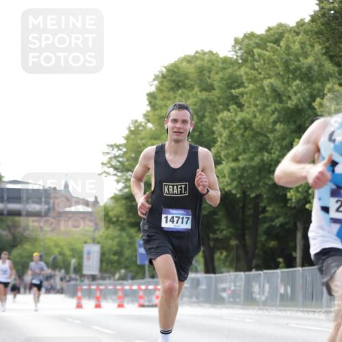 29.06.2025 - hella hamburg halbmarathon Jannik Wohlers http://msf.ph/oto/8160575 29.06.2025 09:39:37 Lombardsbrücke 53, 2144, 2659, 3720, 6380, 11678, 14717, 14933, 16120, 17402 meine-sportfotos.de