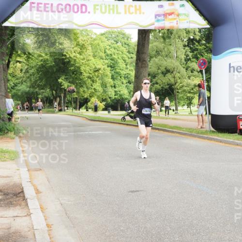 29.06.2025 - hella hamburg halbmarathon MichiJ http://msf.ph/oto/8160581 29.06.2025 10:11:03 Zwischen KM18-KM19 11829, 12678 meine-sportfotos.de