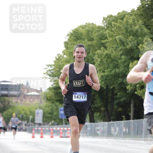 29.06.2025 - hella hamburg halbmarathon Jannik Wohlers http://msf.ph/oto/8160589 29.06.2025 09:39:37 Lombardsbrücke 53, 2144, 2659, 3720, 6380, 11678, 14717, 14933, 16120, 17402 meine-sportfotos.de