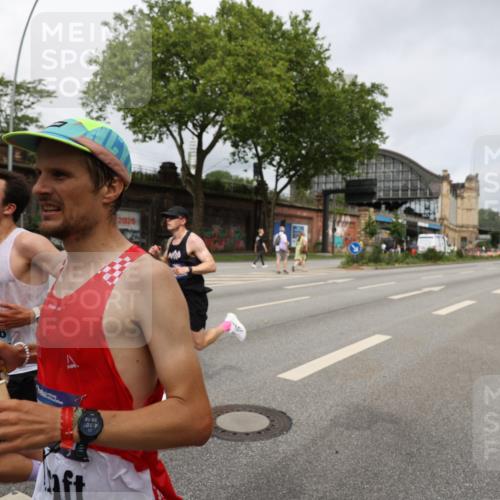 29.06.2025 - hella hamburg halbmarathon Yannick Fuchs http://msf.ph/oto/8160605 29.06.2025 10:20:31 20KM 1271, 2483, 8376, 10867, 11078, 11994, 12067, 13913, 14113, 14836, 15483, 16484 meine-sportfotos.de