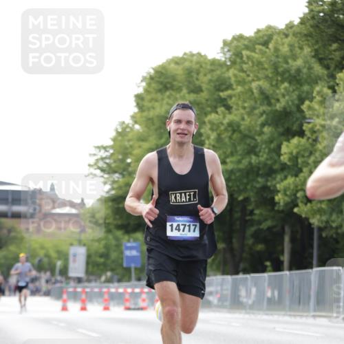 29.06.2025 - hella hamburg halbmarathon Jannik Wohlers http://msf.ph/oto/8160619 29.06.2025 09:39:37 Lombardsbrücke 53, 2144, 2659, 3720, 6380, 11678, 14717, 14933, 16120, 17402 meine-sportfotos.de