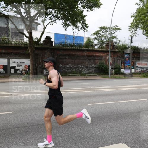 29.06.2025 - hella hamburg halbmarathon Yannick Fuchs http://msf.ph/oto/8160622 29.06.2025 10:20:32 20KM 1271, 2483, 8376, 10867, 11078, 11994, 12067, 13913, 14836, 15483, 16484 meine-sportfotos.de