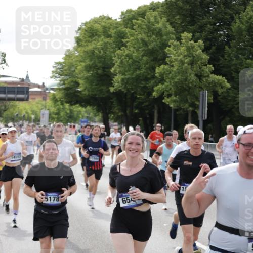 29.06.2025 - hella hamburg halbmarathon Jannik Wohlers http://msf.ph/oto/8160625 29.06.2025 10:18:53 Lombardsbrücke 1332, 1718, 1755, 2311, 2589, 2795, 2812, 2895, 4722, 5034, 5080, 5098, 5178, 5429, 6477, 6482, 6542, 7143, 8575, 8761, 8778, 9252, 9652, 10039, 10124, 10129, 10966, 11081, 11247, 12007, 12619, 12621, 12741, 13180, 13424, 13544, 13781, 13984, 14000, 14245, 14593, 15594, 15780, 15802, 15817, 16142, 16168, 16490, 16613, 16631, 16951, 16952, 17187, 17721, 17736, 17737, 18151 meine-sportfotos.de