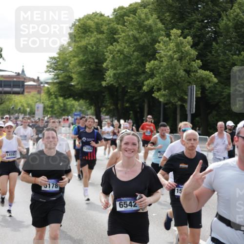29.06.2025 - hella hamburg halbmarathon Jannik Wohlers http://msf.ph/oto/8160647 29.06.2025 10:18:53 Lombardsbrücke 1332, 1718, 1755, 2311, 2589, 2795, 2812, 2895, 4722, 5034, 5080, 5098, 5178, 5429, 6477, 6482, 6542, 7143, 8575, 8761, 8778, 9252, 9652, 10039, 10124, 10129, 10966, 11081, 11247, 12007, 12619, 12621, 12741, 13180, 13424, 13544, 13781, 13984, 14000, 14245, 14593, 15594, 15780, 15802, 15817, 16142, 16168, 16490, 16613, 16631, 16951, 16952, 17187, 17721, 17736, 17737, 18151 meine-sportfotos.de