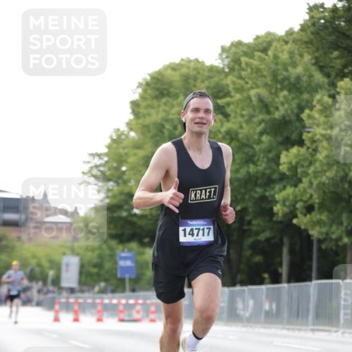 29.06.2025 - hella hamburg halbmarathon Jannik Wohlers http://msf.ph/oto/8160653 29.06.2025 09:39:37 Lombardsbrücke 53, 2144, 2659, 3720, 6380, 11678, 14717, 14933, 16120, 17402 meine-sportfotos.de