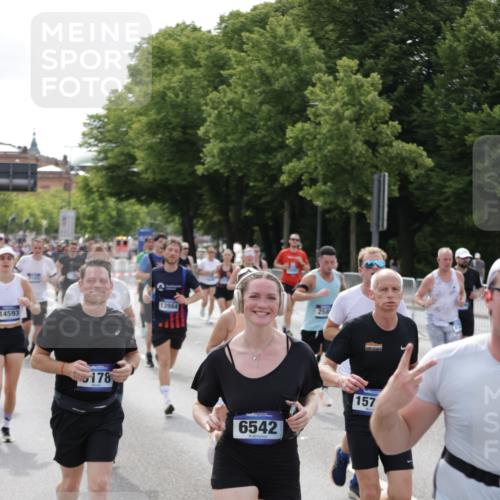 29.06.2025 - hella hamburg halbmarathon Jannik Wohlers http://msf.ph/oto/8160659 29.06.2025 10:18:53 Lombardsbrücke 1332, 1718, 1755, 2311, 2589, 2795, 2812, 2895, 4722, 5034, 5080, 5098, 5178, 5429, 6477, 6482, 6542, 7143, 8575, 8761, 8778, 9252, 9652, 10039, 10124, 10129, 10966, 11081, 11247, 12007, 12619, 12621, 12741, 13180, 13424, 13544, 13781, 13984, 14000, 14245, 14593, 15594, 15780, 15802, 15817, 16142, 16168, 16490, 16613, 16631, 16951, 16952, 17187, 17721, 17736, 17737, 18151 meine-sportfotos.de