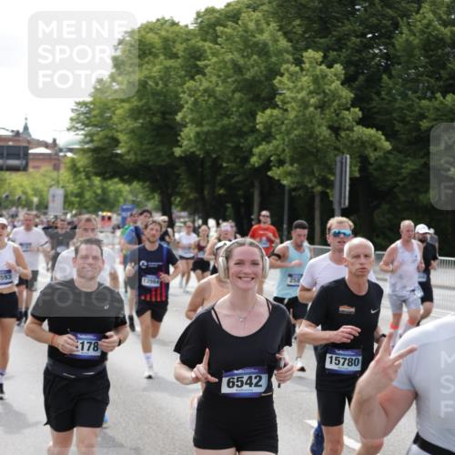 29.06.2025 - hella hamburg halbmarathon Jannik Wohlers http://msf.ph/oto/8160664 29.06.2025 10:18:53 Lombardsbrücke 1332, 1718, 1755, 2311, 2589, 2795, 2812, 2895, 4722, 5034, 5080, 5098, 5178, 5429, 6477, 6482, 6542, 7143, 8575, 8761, 8778, 9252, 9652, 10039, 10124, 10129, 10966, 11081, 11247, 12007, 12619, 12621, 12741, 13180, 13424, 13544, 13781, 13984, 14000, 14245, 14593, 15594, 15780, 15802, 15817, 16142, 16168, 16490, 16613, 16631, 16951, 16952, 17187, 17721, 17736, 17737, 18151 meine-sportfotos.de