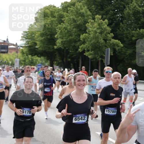 29.06.2025 - hella hamburg halbmarathon Jannik Wohlers http://msf.ph/oto/8160673 29.06.2025 10:18:53 Lombardsbrücke 1332, 1718, 1755, 2311, 2589, 2795, 2812, 2895, 4722, 5034, 5080, 5098, 5178, 5429, 6477, 6482, 6542, 7143, 8575, 8761, 8778, 9252, 9652, 10039, 10124, 10129, 10966, 11081, 11247, 12007, 12619, 12621, 12741, 13180, 13424, 13544, 13781, 13984, 14000, 14245, 14593, 15594, 15780, 15802, 15817, 16142, 16168, 16490, 16613, 16631, 16951, 16952, 17187, 17721, 17736, 17737, 18151 meine-sportfotos.de