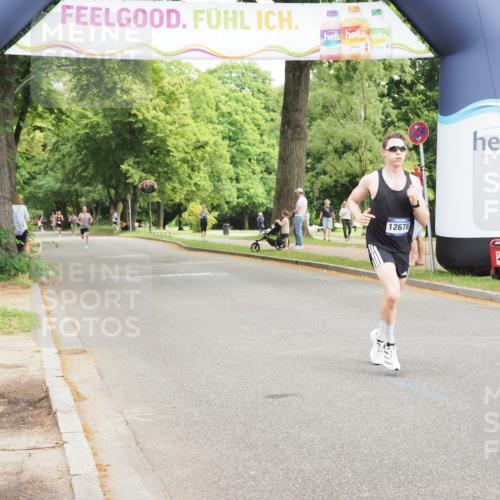 29.06.2025 - hella hamburg halbmarathon MichiJ http://msf.ph/oto/8160685 29.06.2025 10:11:04 Zwischen KM18-KM19 11829, 12678 meine-sportfotos.de