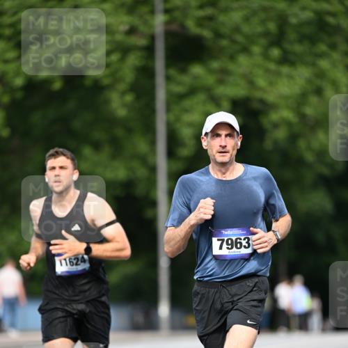 29.06.2025 - hella hamburg halbmarathon Dr. Thomas Lammeyer http://msf.ph/oto/8160690 29.06.2025 09:44:24 Kennedybrücke 2459, 4128, 7963, 9442, 10234 meine-sportfotos.de