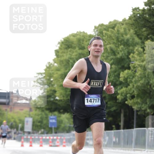 29.06.2025 - hella hamburg halbmarathon Jannik Wohlers http://msf.ph/oto/8160693 29.06.2025 09:39:37 Lombardsbrücke 53, 2144, 2659, 3720, 6380, 11678, 14717, 14933, 16120, 17402 meine-sportfotos.de