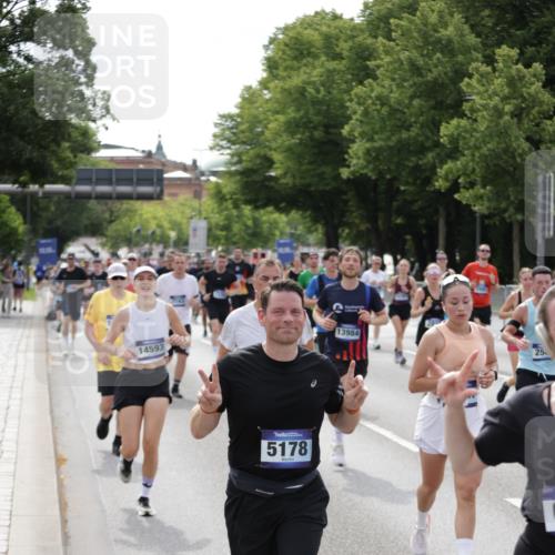 29.06.2025 - hella hamburg halbmarathon Jannik Wohlers http://msf.ph/oto/8160696 29.06.2025 10:18:54 Lombardsbrücke 1332, 1718, 1755, 2017, 2311, 2589, 2795, 2812, 2895, 4722, 5034, 5080, 5098, 5178, 5429, 6477, 6482, 6542, 7143, 8575, 8761, 8778, 9252, 9652, 9856, 10039, 10124, 10129, 10966, 11081, 11247, 12007, 12619, 12621, 12741, 13180, 13424, 13544, 13781, 13984, 14000, 14245, 14593, 15594, 15780, 15802, 15817, 16142, 16490, 16613, 16631, 16951, 16952, 17187, 17721, 17736, 17737, 18151, 18234, 18279 meine-sportfotos.de