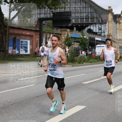 29.06.2025 - hella hamburg halbmarathon Yannick Fuchs http://msf.ph/oto/8160709 29.06.2025 10:20:36 20KM 1271, 2483, 4338, 8376, 10867, 11078, 11994, 12067, 13913, 14836, 15483 meine-sportfotos.de