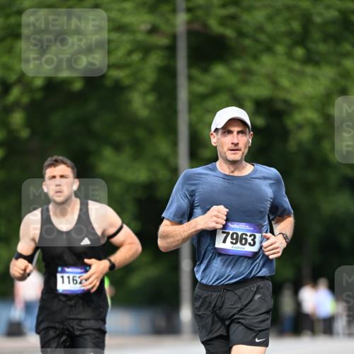 29.06.2025 - hella hamburg halbmarathon Dr. Thomas Lammeyer http://msf.ph/oto/8160710 29.06.2025 09:44:25 Kennedybrücke 2459, 4128, 4571, 7963, 9442, 10234 meine-sportfotos.de