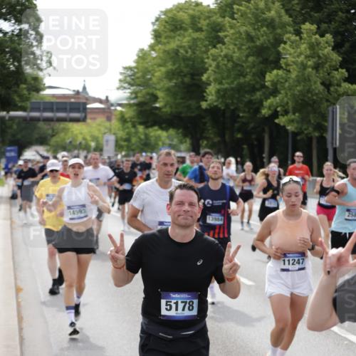29.06.2025 - hella hamburg halbmarathon Jannik Wohlers http://msf.ph/oto/8160728 29.06.2025 10:18:54 Lombardsbrücke 1332, 1718, 1755, 2017, 2311, 2589, 2795, 2812, 2895, 4722, 5034, 5080, 5098, 5178, 5429, 6477, 6482, 6542, 7143, 8575, 8761, 8778, 9252, 9652, 9856, 10039, 10124, 10129, 10966, 11081, 11247, 12007, 12619, 12621, 12741, 13180, 13424, 13544, 13781, 13984, 14000, 14245, 14593, 15594, 15780, 15802, 15817, 16142, 16490, 16613, 16631, 16951, 16952, 17187, 17721, 17736, 17737, 18151, 18234, 18279 meine-sportfotos.de