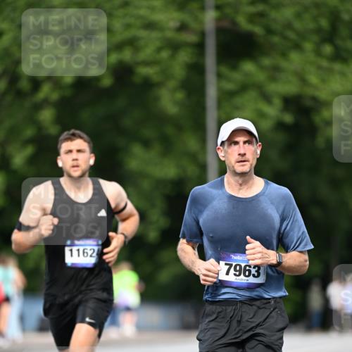 29.06.2025 - hella hamburg halbmarathon Dr. Thomas Lammeyer http://msf.ph/oto/8160731 29.06.2025 09:44:25 Kennedybrücke 2459, 4128, 4571, 7963, 9442, 10234 meine-sportfotos.de